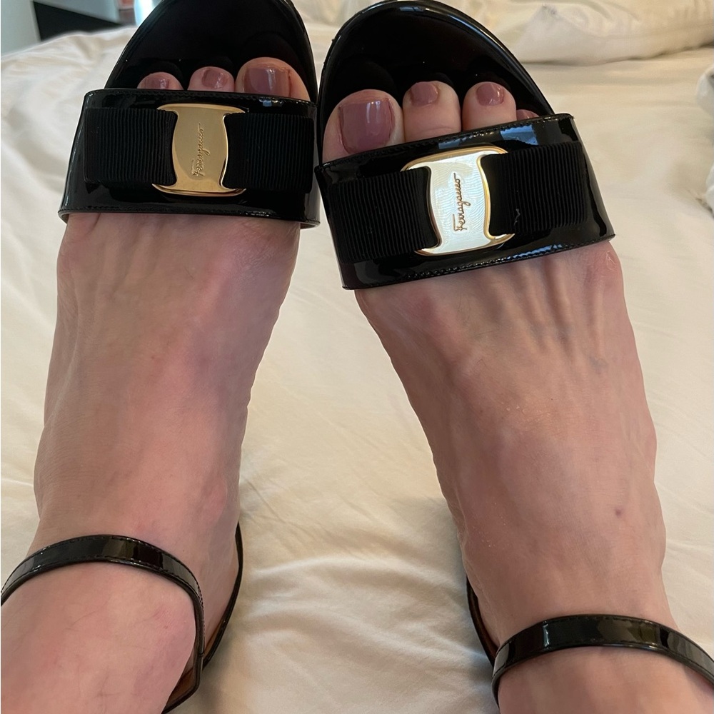 Ferragamo Gavina black, patent , leather sandal excellent condition 6.5 C